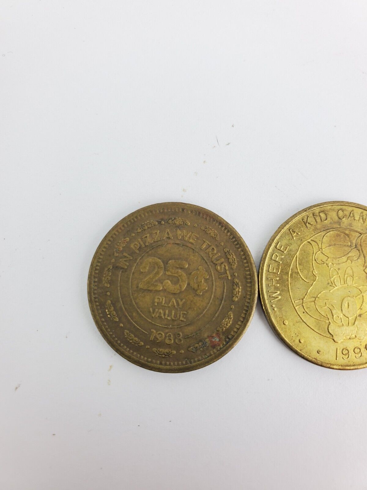 Token - Chuck E Cheese (Brass) - United States – Numista