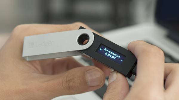 Ledger Nano Wallet - BitcoinWiki