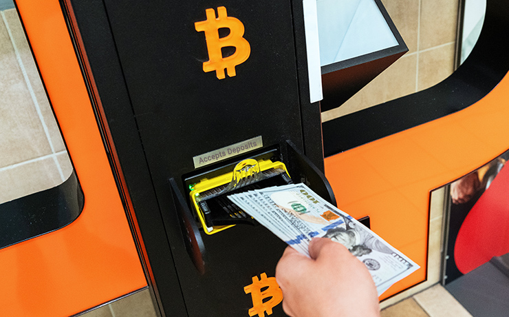 Scammers exploit bitcoin ATMs. Will new California laws help crack down? - Los Angeles Times