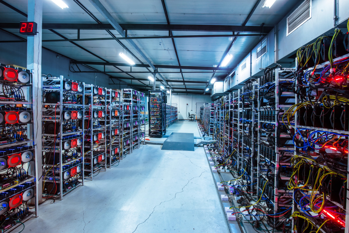 What is a Crypto Mining Farm and How it Works?