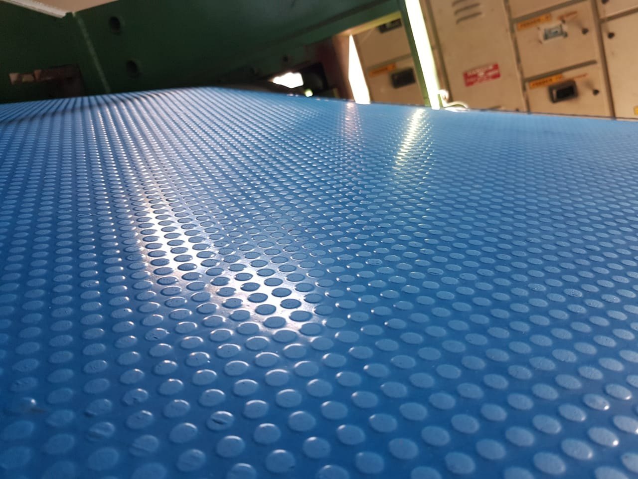 Blue Coin Grip Rubber Flooring Rolls Shock Absorption