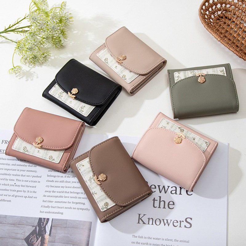 Women's Wallets | Shop Exclusive Styles | CHARLES & KEITH SG