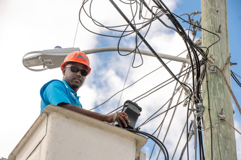 BTC and Cable Bahamas urge URCA to complete mobile market review – Eye Witness News