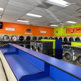 Coin laundromat near West Hollywood, The Grove and Beverly Center — The Washing Machine Laundromat