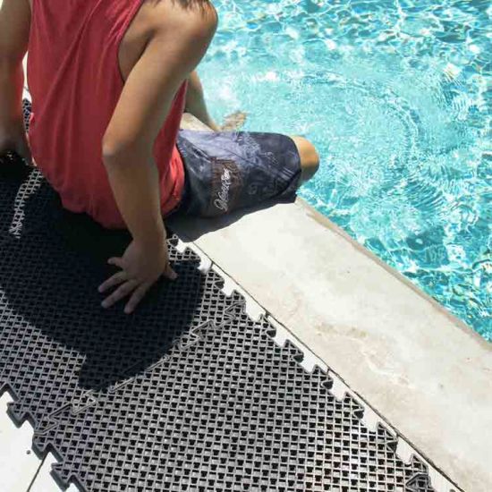Non-slip swimming pool mats certified by the manufacturer