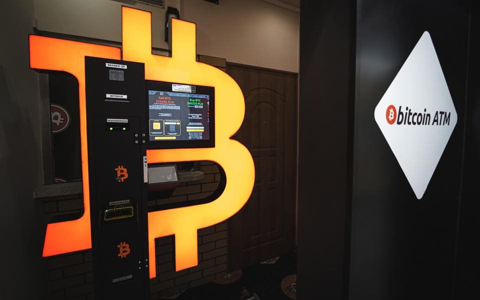 Bitcoin Atm Photos and Premium High Res Pictures - Getty Images