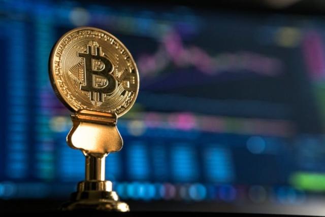 Invest In These 11 Best Cryptocurrency Stocks Now | GOBankingRates