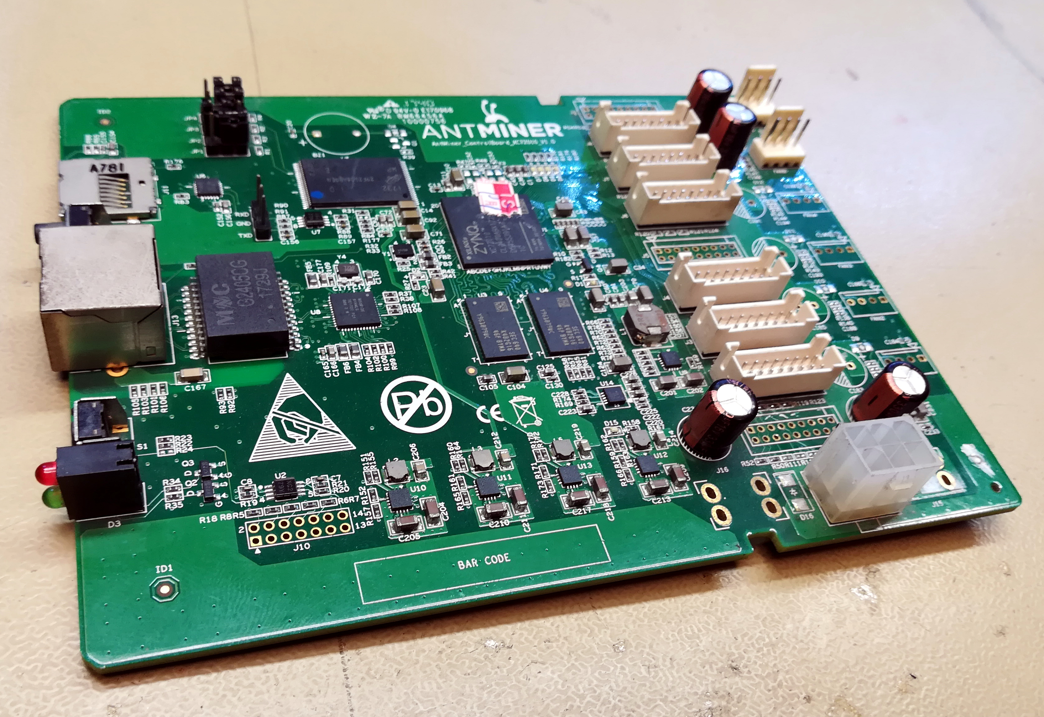 FPGA implementations of data mining algorithms | IEEE Conference Publication | IEEE Xplore