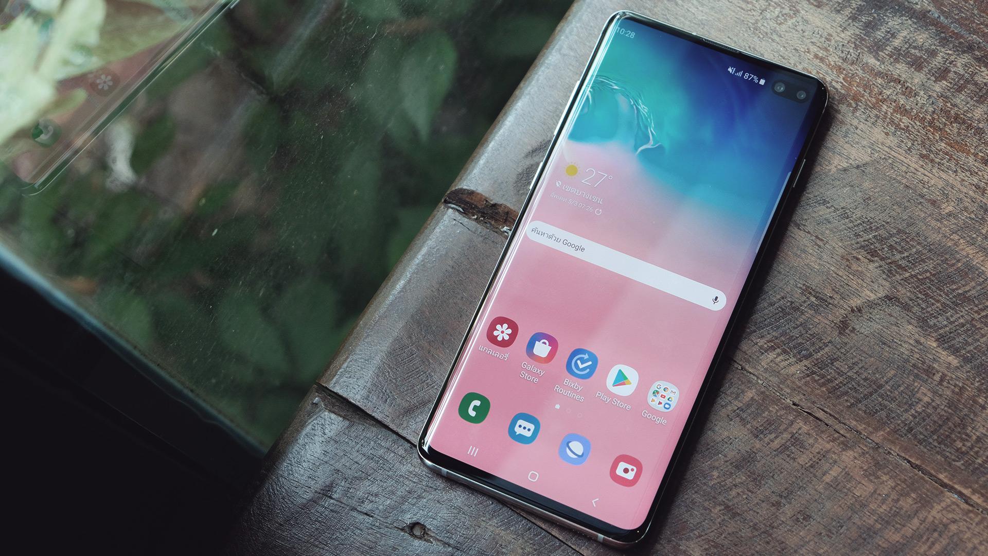 Samsung Galaxy S10 with Infinity O display, built-in Cryptocurrency wallet surface in live images