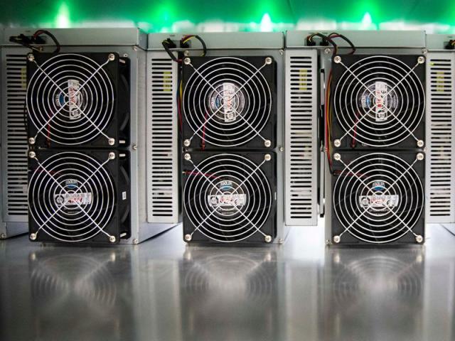 Bitcoin Mining Stocks Climb This Week as BTC Hovers Near Month High